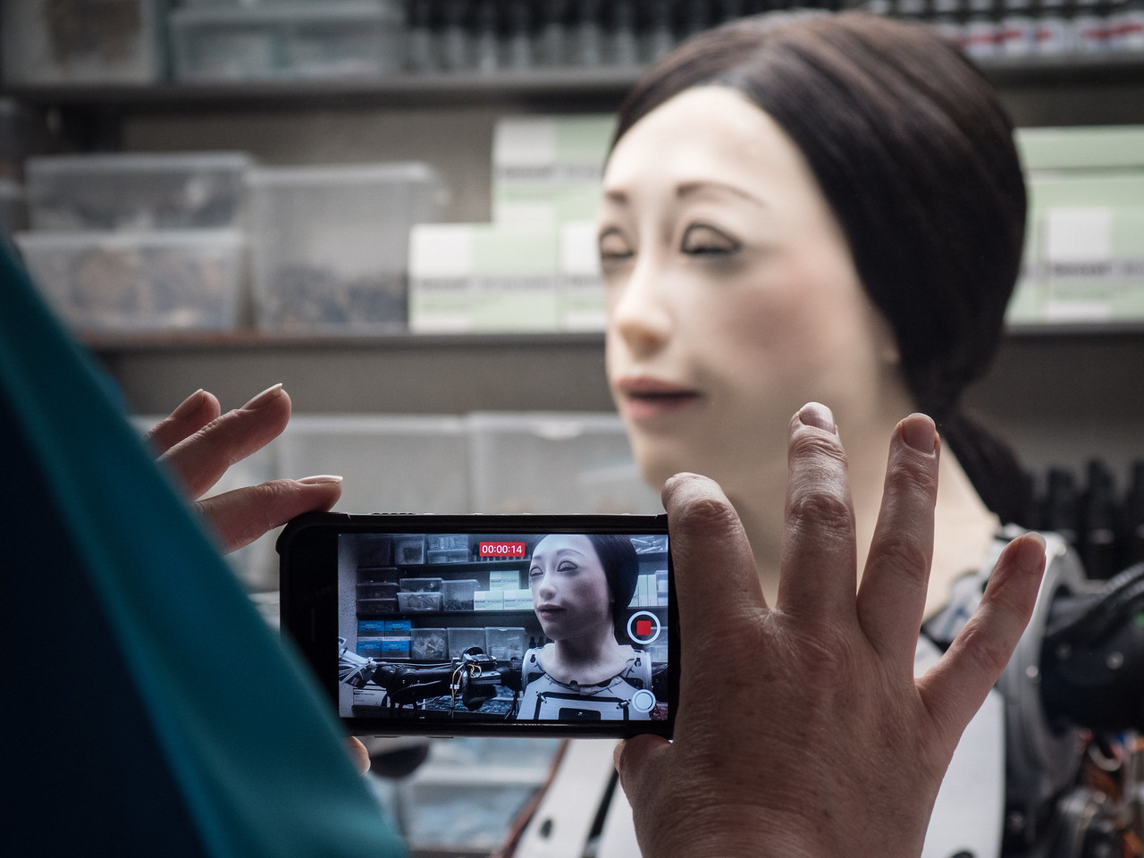 Virtual Visit to »Happiness« installation by Dries Verhoeven at CTM 2021