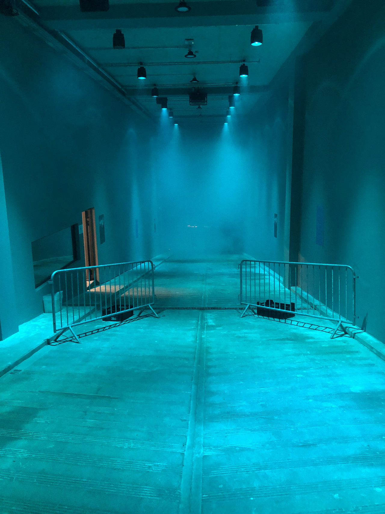 Entering silent green's Betonhalle to experience Hildur Gudnadottir perform her »Chernobyl« soundtrack live.