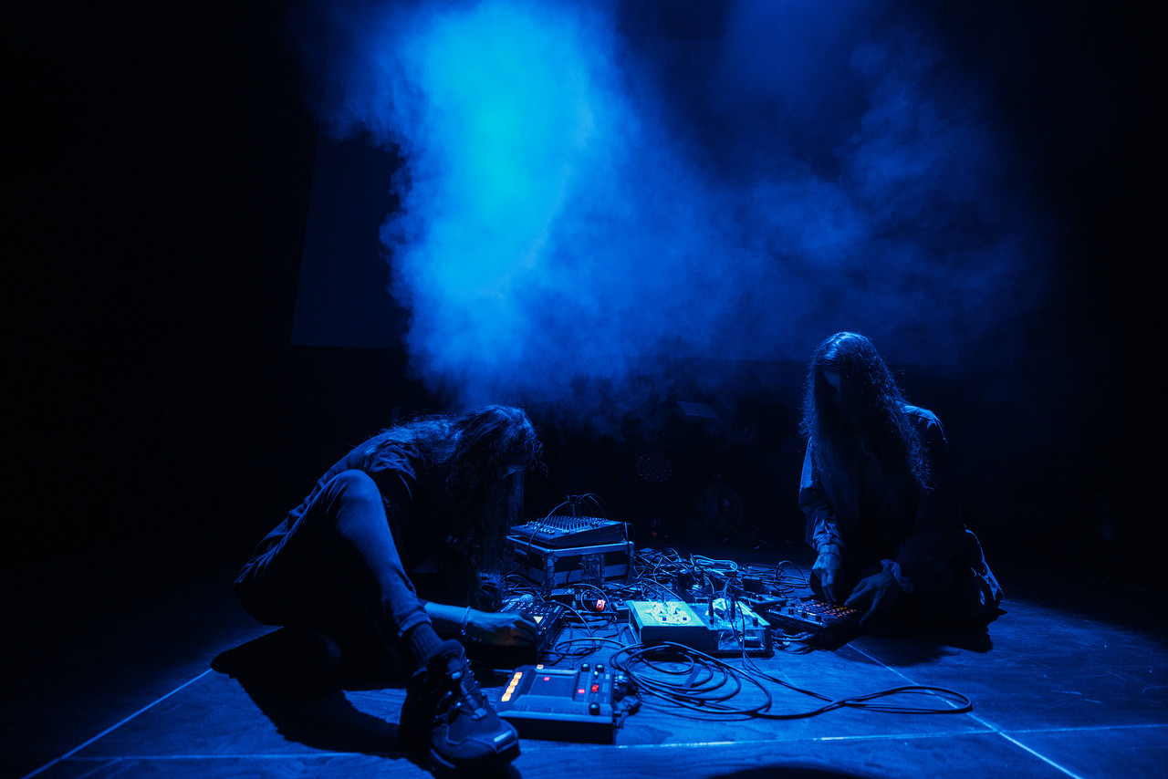 User Syndrome perform »IRL IRL IRL IRL IRL IRL IRL IRL«, Radialsystem