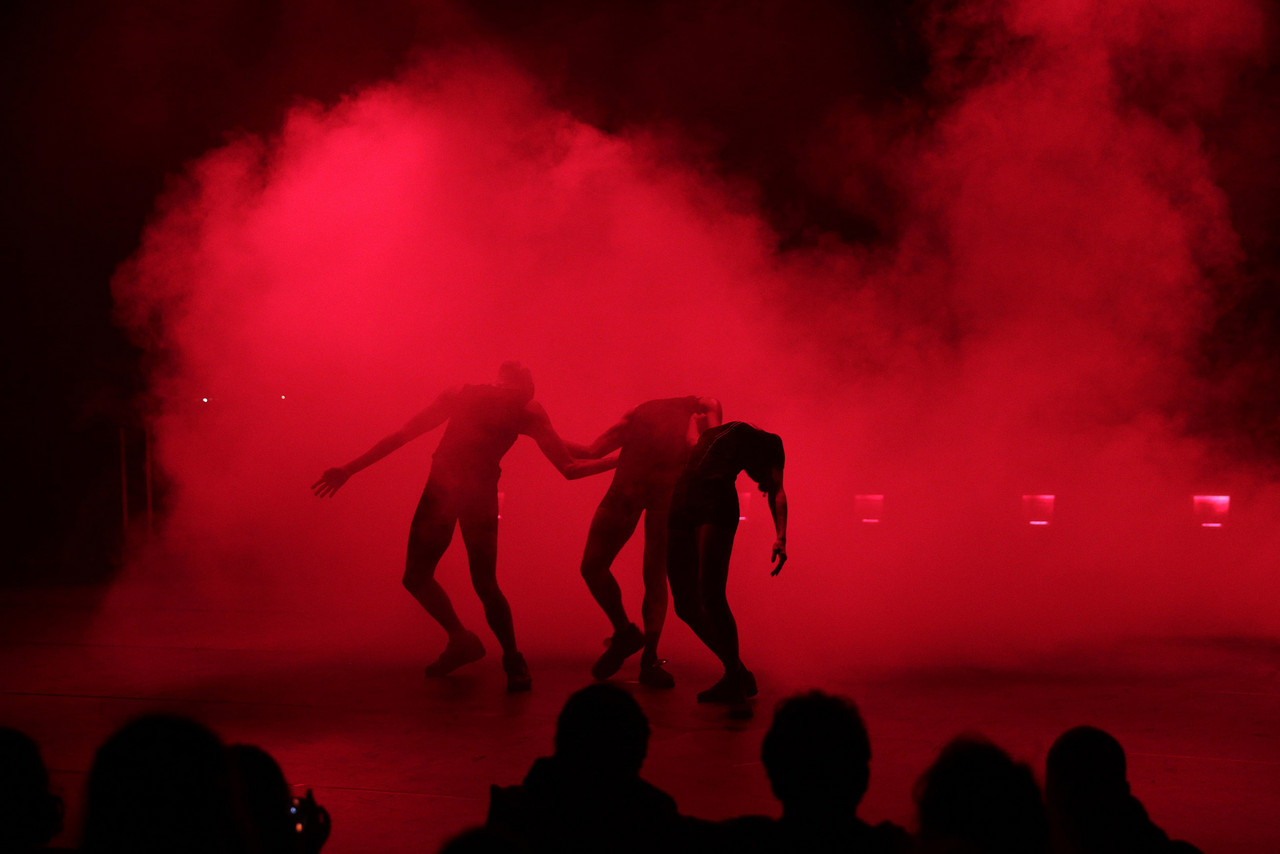 NON Worldwide's perfomance piece »The Great Disappointment« at HAU 2, collectively developed by Chino Amobi, Nkisi, Angel Ho, Ligia Lewis, Embaci, Dj Lady Lane, Justin F. Kennedy, Jonathan Gonzales, and Ariel Efraim Ashbel.