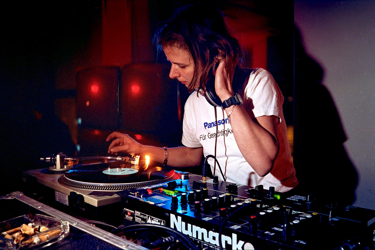Mo DJing during Elektro Music Department night at CTM 2000, Haus des Lehres.