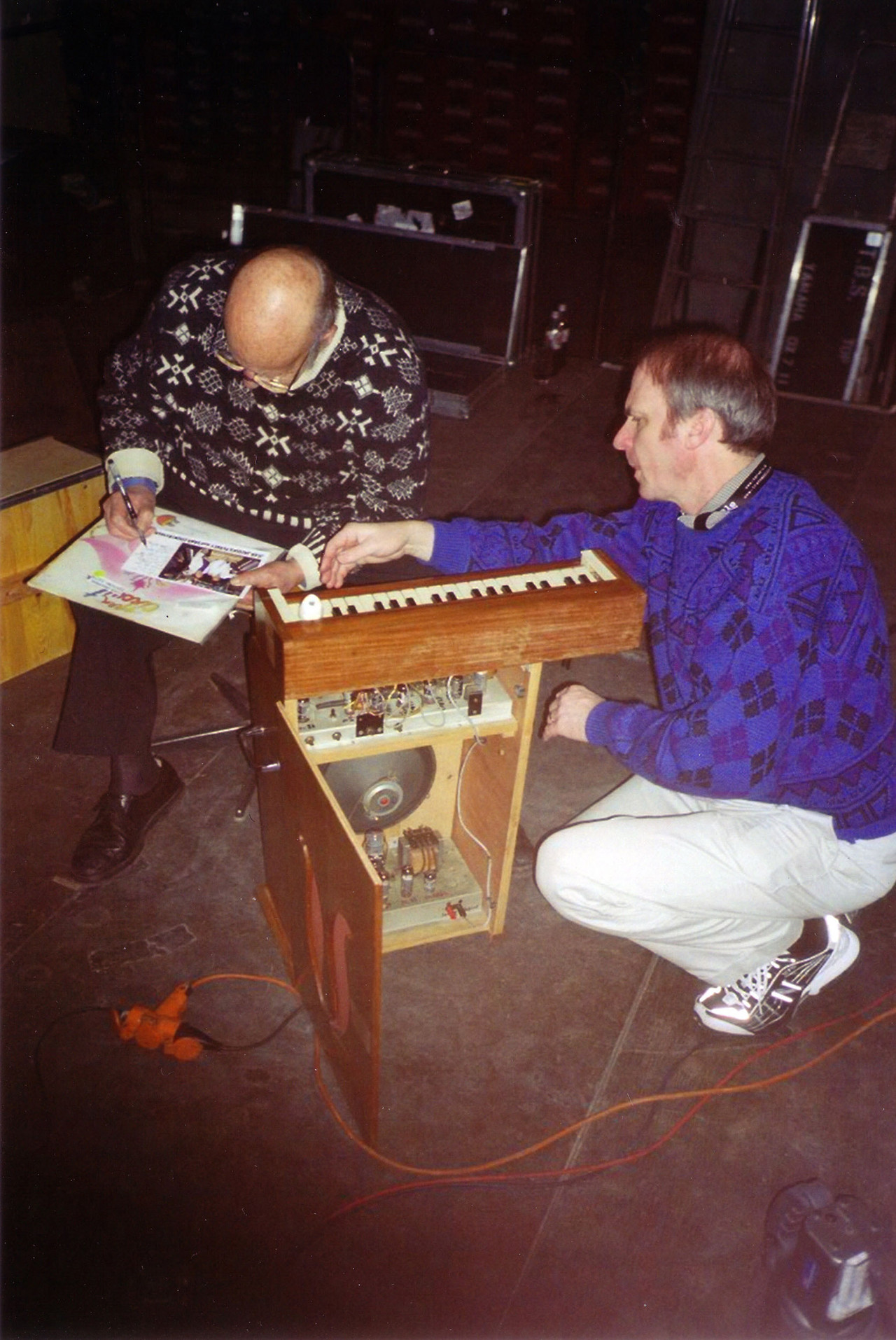 Jean-Jacques Perrey and Dana Countryman preparing the Ondes Martenot before their show at Maria am Ostbahnhof.